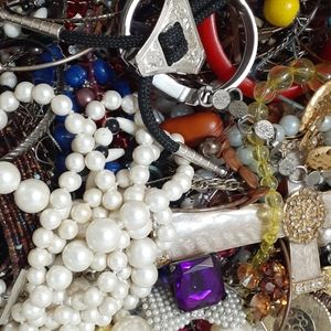 Mystery Jewelry Box Vtg to NOW UNTESTED UNSEARCHED